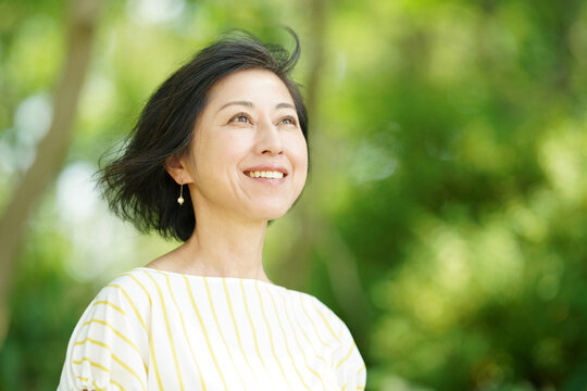 「50代」の写真素材 | 352,724件の無料イラスト画像 | Adobe Stock