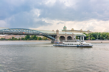 Naklejka premium View of the Moscow river embakment, Pushkinsky bridge and cruise ships at sunset.