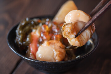 松前漬け。数の子、ベビーホタテ、イクラ、かに、昆布の醤油漬け。