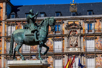 Fototapeta premium buildings on the main square in Madrid capital of Spain
