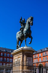Fototapeta na wymiar buildings on the main square in Madrid capital of Spain
