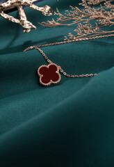 Fashionable and exquisite women's necklace