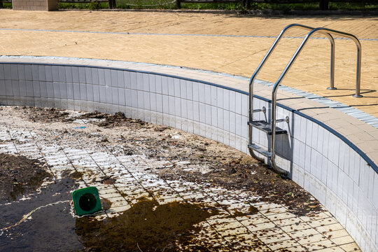 Abandoned Swimming Pool Without Water