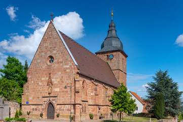 Fototapeta na wymiar Pfarrkirche Mariä Heimsuchung in Burweiler. Region Pfalz im Bundesland Rheinland-Pfalz in Deutschland