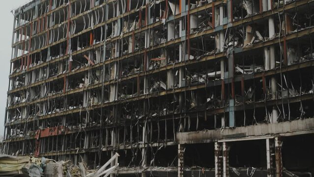 Russian missile destroyed shopping and entertainment center 4k