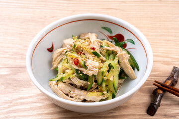 きゅうりと蒸し鶏の中華サラダ