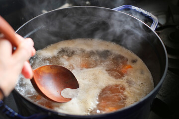 料理のアクを取る