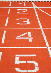 Laufbahnmarkierung auf einer Leichtathletikbahn