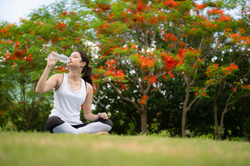 Obraz premium Young female with outdoor activities in the city park, Yoga is her chosen activity.
