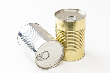 白背景の缶詰