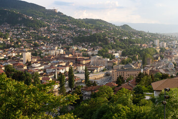 Fototapeta na wymiar Vue sur Sarajevo depuis la forteresse jaune