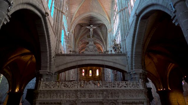 B&oacute;vedas y ventanas de edificio medieval Europeo. 