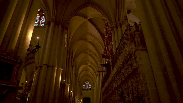 B&oacute;vedas y ventanas de edificio medieval Europeo. 