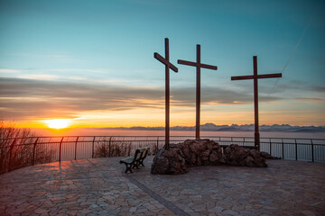 Fototapeta na wymiar Sunset at Faro Voltiano Brunate, over Como Lake in Italy