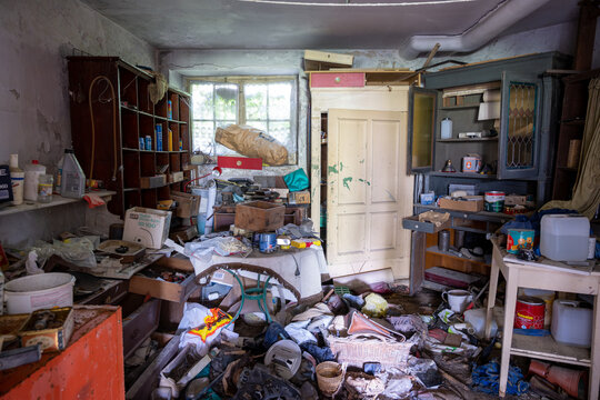 Krisen und Armut f&uuml;hren zur Verwahrlosung in H&auml;usern und Wohnungen