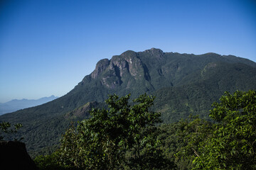 Montanhas e região serrana entre as cidades de curitiba e morretes no paraná
