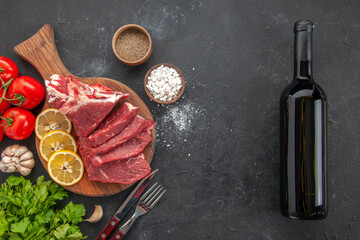 top view fresh sliced meat with lemon slices tomatoes and greens on dark background animal food barbecue butcher meal meat dinner wine