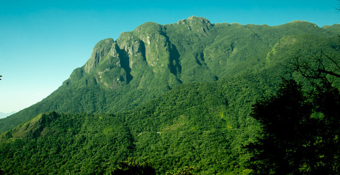 Montanhas e regi&atilde;o serrana entre as cidades de curitiba e morretes no paran&aacute;