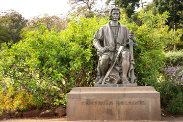 statue of cristovao colombo