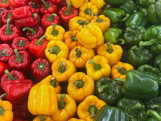 Plakat Vibrant Trio of Green, Red, and Yellow Capsicum Peppers