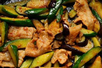 きゅうりとなすのピリ辛みそ炒め