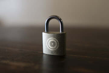 Naklejka premium Security lock with bullseye symbol