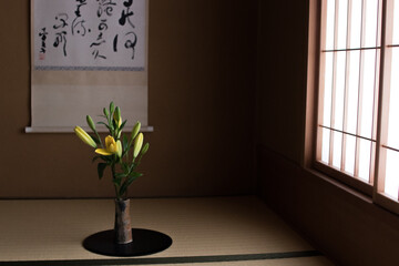 日本の旅館の花、掛け軸
