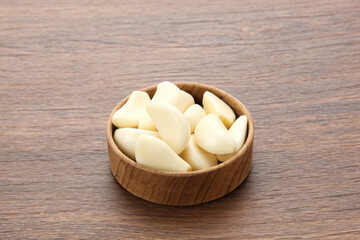 Fototapeta na wymiar Fresh garlic (bawang putih) on a wooden table 