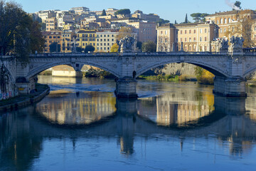 Fototapeta premium Pont sur le Tibre à Rome