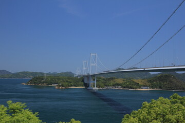 来島海峡展望館から見た晴天の来島海峡大橋