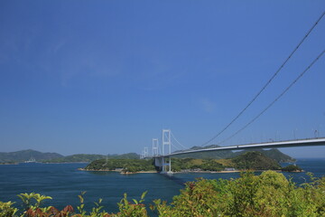 来島海峡展望館から見た晴天の来島海峡大橋