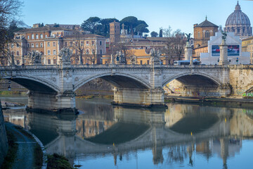 Fototapeta na wymiar Le Pont Saint-Ange à Rome