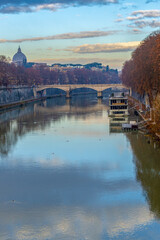 Fototapeta na wymiar Pont sur le Tibre à Rome