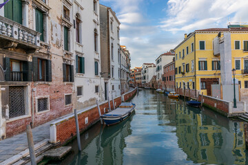 Canal side view in Venice City - obrazy, fototapety, plakaty