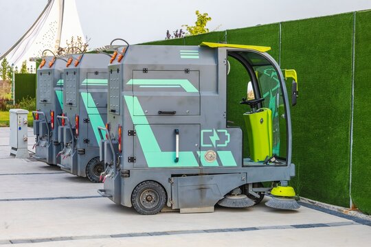 Machine (vehicle) for industrial cleaning of garbage and dirt on roads and streets