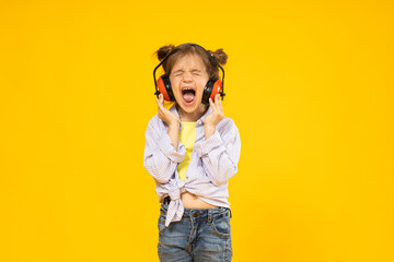 Obraz na płótnie Canvas A girl in headphones for noise isolation