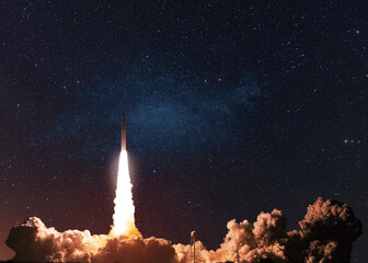 Modern space rocket with blast and smoke successfully takes off into starry space in the dark. New spaceship lift off, is flying on a space mission - obrazy, fototapety, plakaty