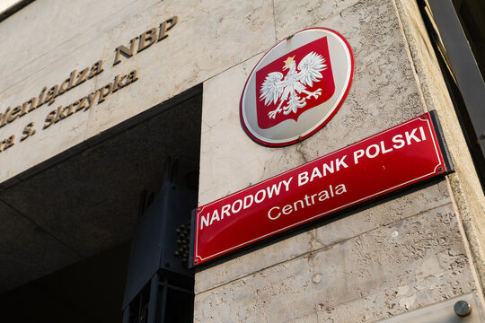 Warszawa, Polska - 20 czerwca 2023: Narodowy Bank Polski (NBP) - widok na siedzibę i logo