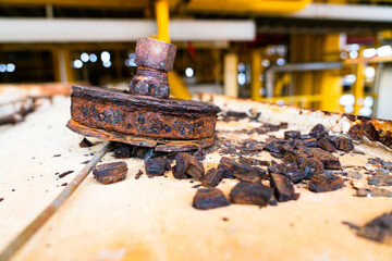 Severe corrosion of steel plates in the chemical industrial estate was very difficult.