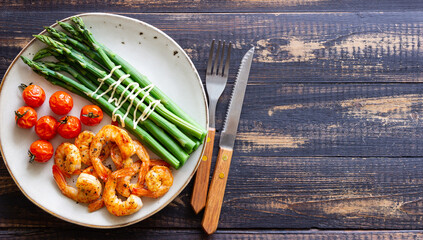 Fried shrimp with asparagus and tomatoes. Healthy eating. Diet.