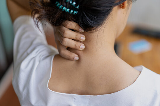 Woman neck pain from looking at the phone.