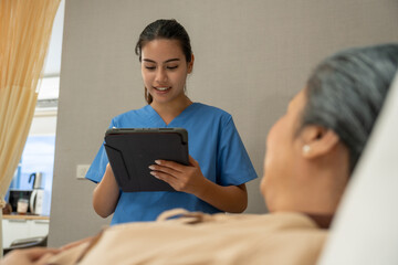 Female doctor inquires about the personal information of the elderly nursing care for the elderly...