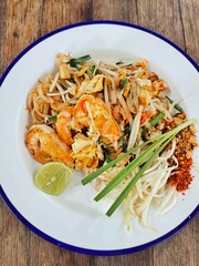stir fried noodles with shrimp
