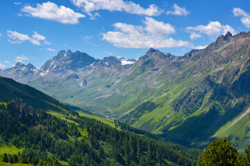 Fototapeta na wymiar Rocky peaks in the Tirol Alps. Scenic mountain landscape. Austria. Europe
