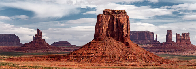 buttes in monument valley, Arizona, Utah, USA - obrazy, fototapety, plakaty