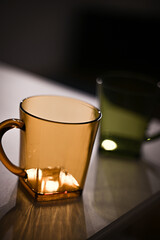 コップの光と影