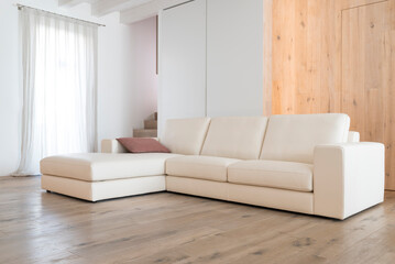 living, arredo moderno con grande divano, salotto