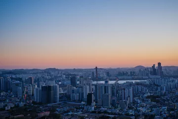 Fototapeten Inwangsan mountain, Seoul City view looking at seoul tower at sunrise in South Korea. © Akarat