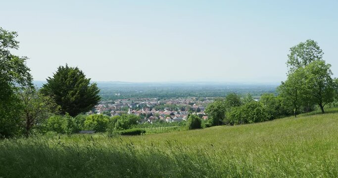 Aussichtspunkt vom T&uuml;llinger Berg richtung  Inzlingen und Rheintal zwischen Ackerland, Wiesen, Rebbergen und Obstg&auml;rten in den T&auml;lern des Dinkelberges