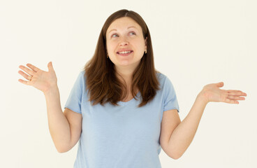 Sorry dont know, cant say. Cheerful cute pregnant girl, wear blue t-shirt, shrugging with hands sideways make awkward smile, apologizing, white background
